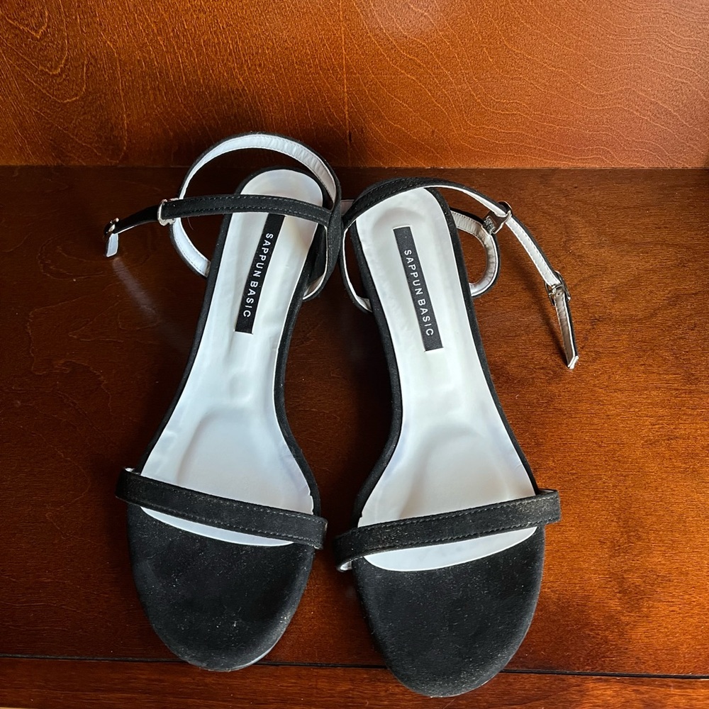 New Black Strap Sandals Low Black Heel 7.5 Korean Brand Sappun (KR 245 mm size)